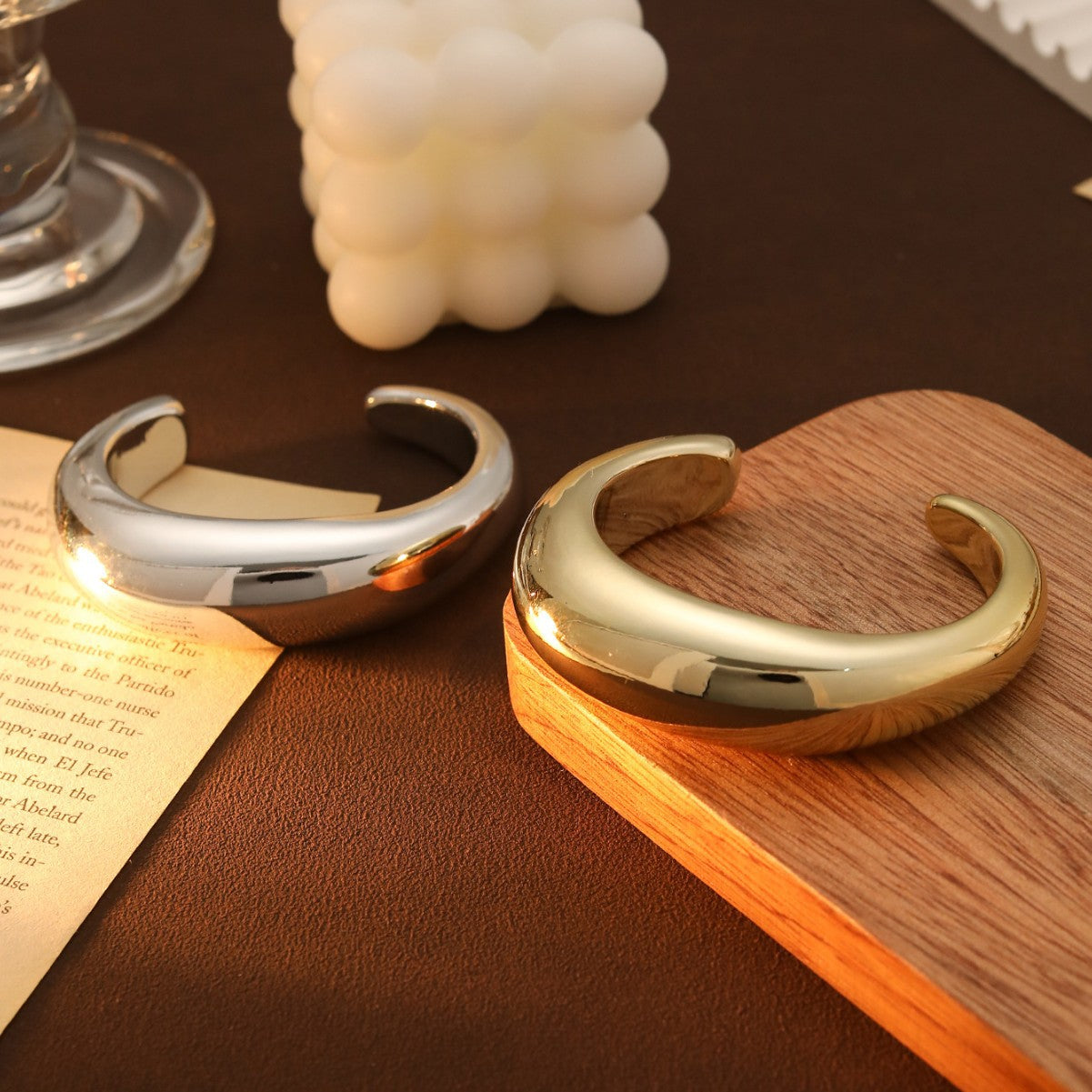 Metal-plated Curved Open Bracelet With A Premium Sophisticated Look For Women